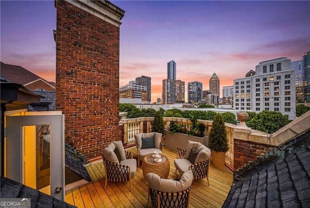 81 Peachtree Place NE PH12, Atlanta, GA 30309