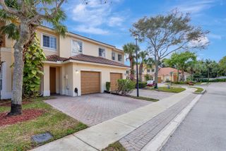 3204 NW 33rd St, Oakland Park, FL 33309