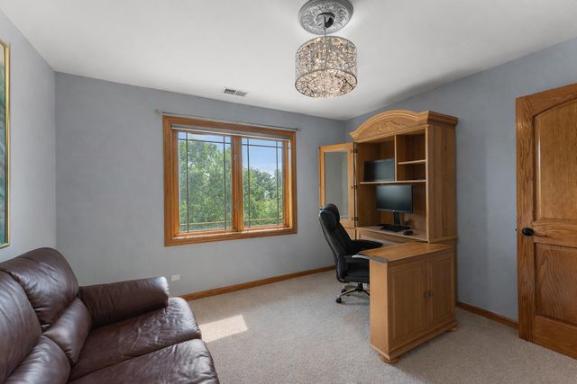 84 Liberty Lakes Drive, Valparaiso, IN 46385