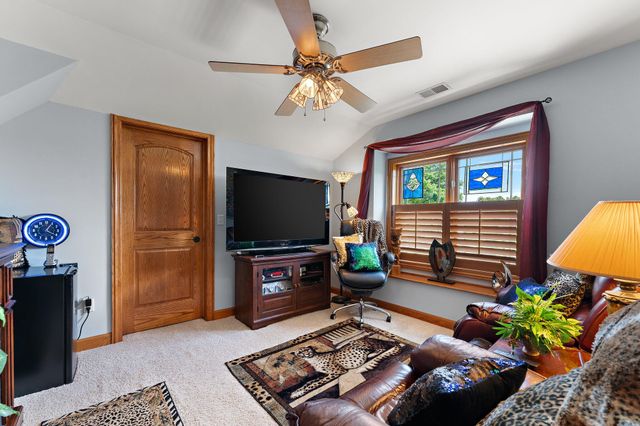 84 Liberty Lakes Drive, Valparaiso, IN 46385