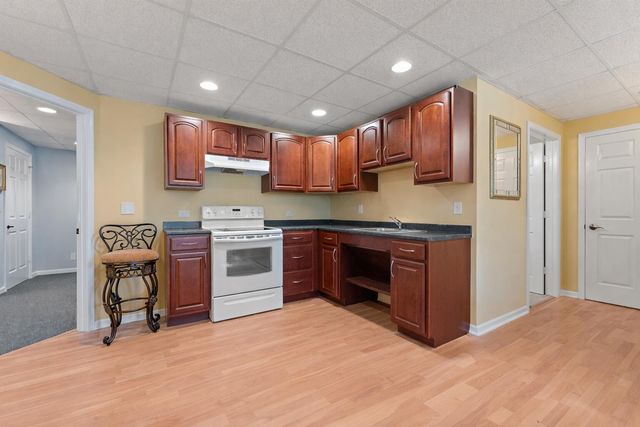 84 Liberty Lakes Drive, Valparaiso, IN 46385