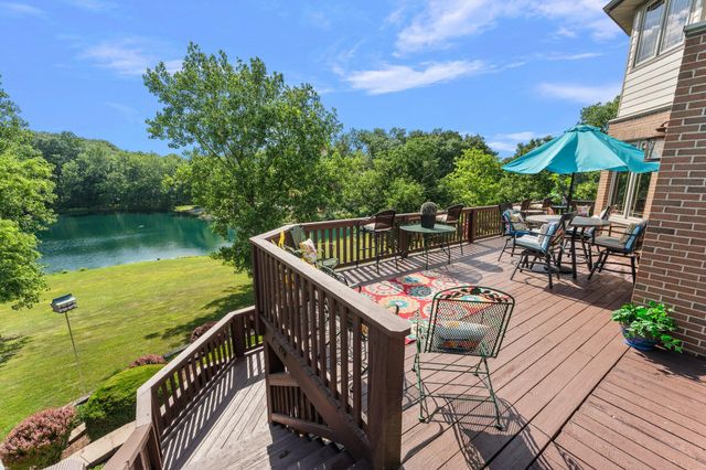 84 Liberty Lakes Drive, Valparaiso, IN 46385