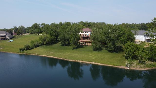 84 Liberty Lakes Drive, Valparaiso, IN 46385