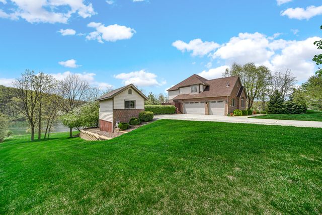 84 Liberty Lakes Drive, Valparaiso, IN 46385