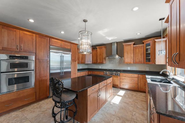 84 Liberty Lakes Drive, Valparaiso, IN 46385