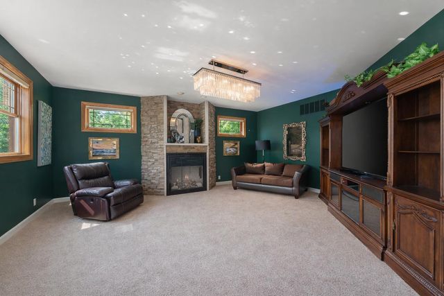 84 Liberty Lakes Drive, Valparaiso, IN 46385