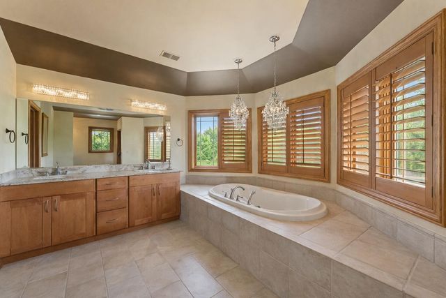 84 Liberty Lakes Drive, Valparaiso, IN 46385