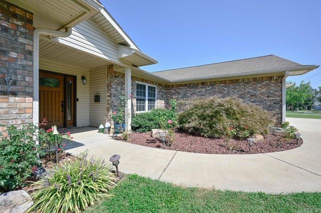 1309 Church Ave, Mena, AR 71953