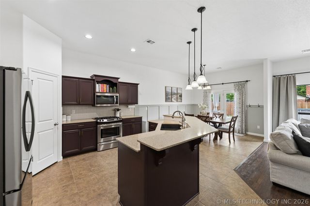13925 S 91st East Avenue, Bixby, OK 74008