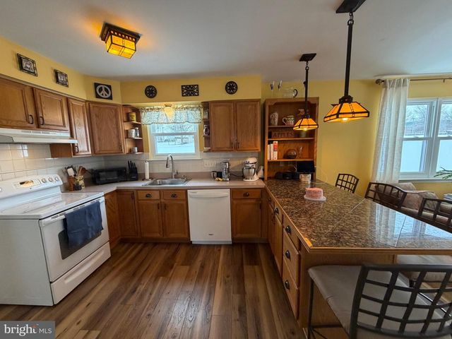 136 WOODVIEW DR, Quakertown, PA 18951