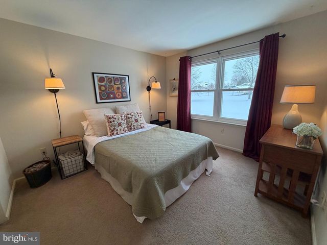 136 WOODVIEW DR, Quakertown, PA 18951