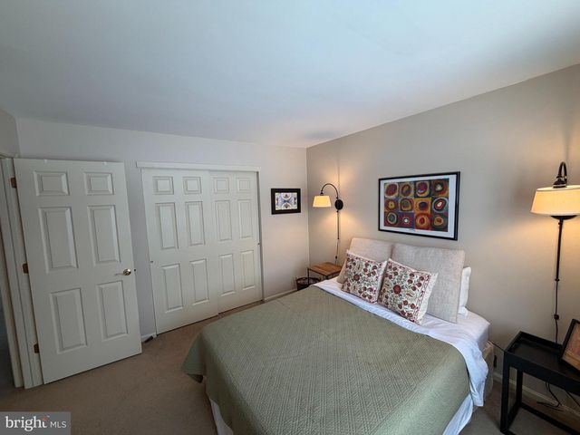 136 WOODVIEW DR, Quakertown, PA 18951