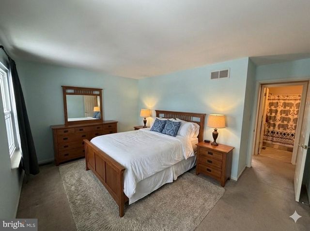 136 WOODVIEW DR, Quakertown, PA 18951