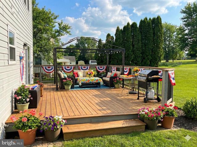 136 WOODVIEW DR, Quakertown, PA 18951