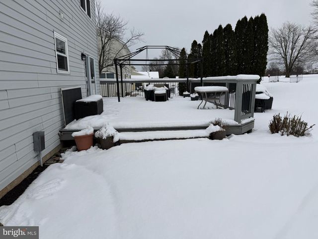 136 WOODVIEW DR, Quakertown, PA 18951