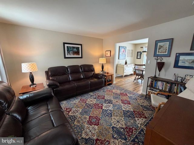 136 WOODVIEW DR, Quakertown, PA 18951