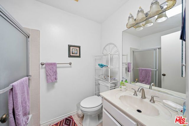 5889 Clinton Street, Los Angeles, CA 90004