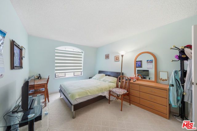 5889 Clinton Street, Los Angeles, CA 90004