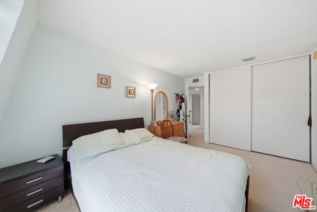 5889 Clinton Street, Los Angeles, CA 90004