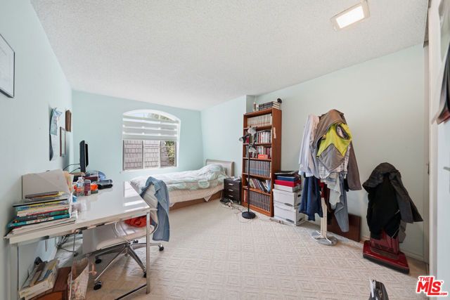 5889 Clinton Street, Los Angeles, CA 90004