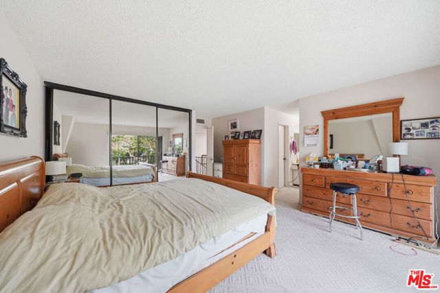 5889 Clinton Street, Los Angeles, CA 90004