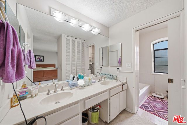 5889 Clinton Street, Los Angeles, CA 90004