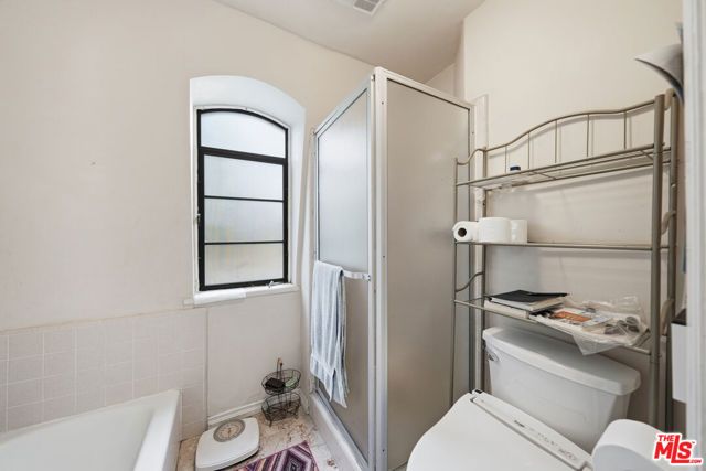 5889 Clinton Street, Los Angeles, CA 90004