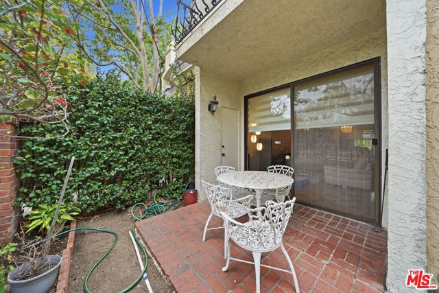 5889 Clinton Street, Los Angeles, CA 90004