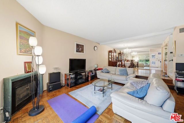 5889 Clinton Street, Los Angeles, CA 90004