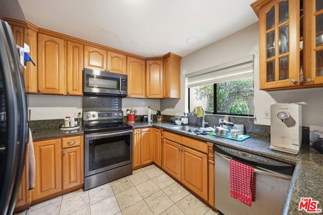 5889 Clinton Street, Los Angeles, CA 90004