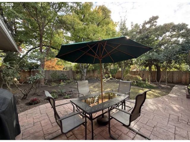 2994 DAPPLE Way, Eugene, OR 97401