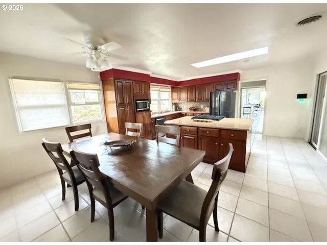 2994 DAPPLE Way, Eugene, OR 97401