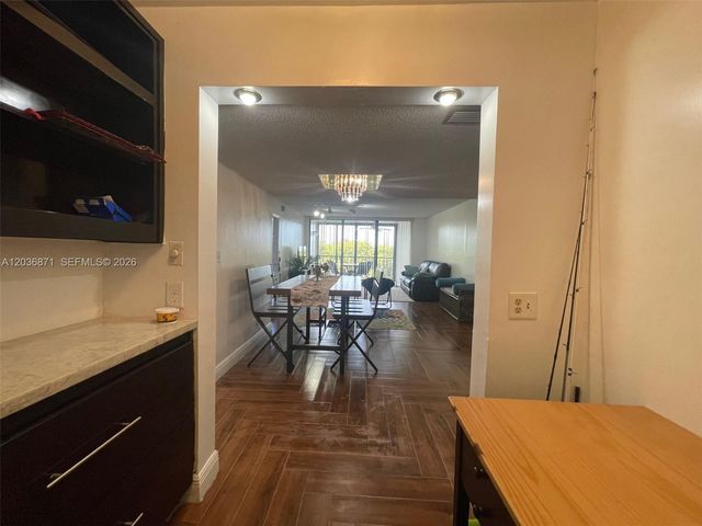 16300 Golf Club Rd 508, Weston, FL 33326