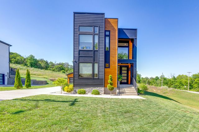 702 W 4th St, Columbia, TN 38401