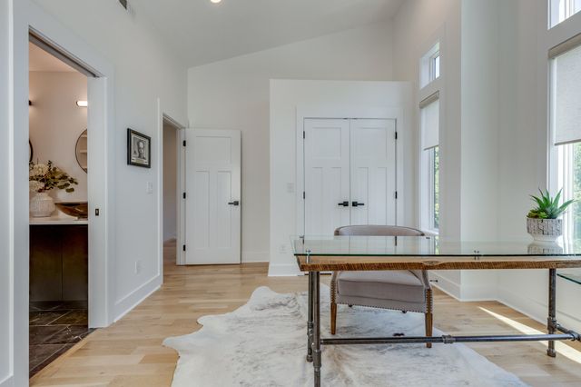 702 W 4th St, Columbia, TN 38401