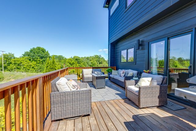 702 W 4th St, Columbia, TN 38401