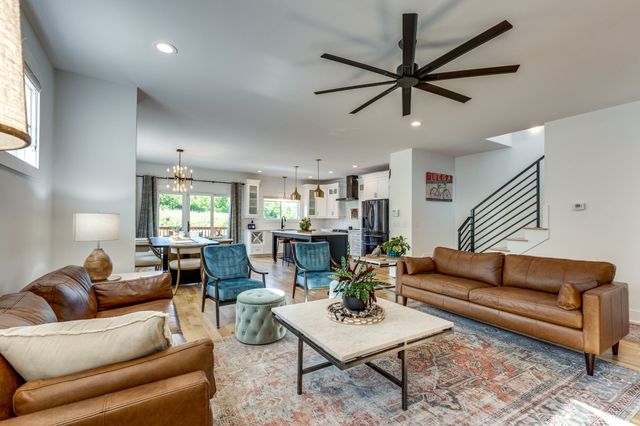 702 W 4th St, Columbia, TN 38401