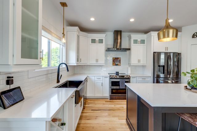 702 W 4th St, Columbia, TN 38401