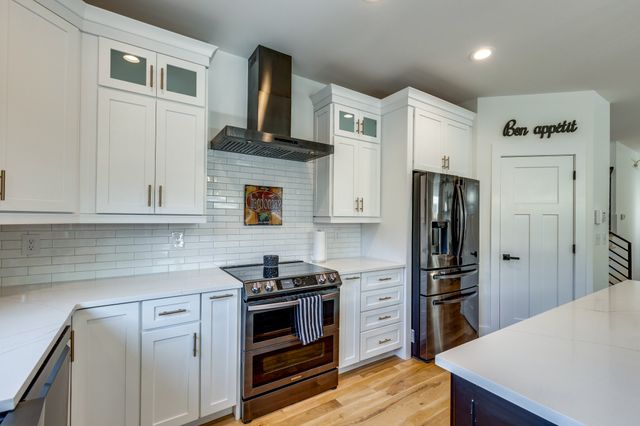 702 W 4th St, Columbia, TN 38401