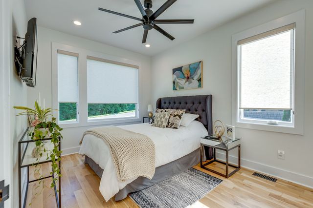 702 W 4th St, Columbia, TN 38401