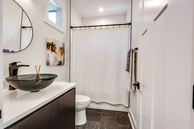 702 W 4th St, Columbia, TN 38401