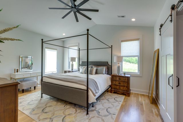 702 W 4th St, Columbia, TN 38401