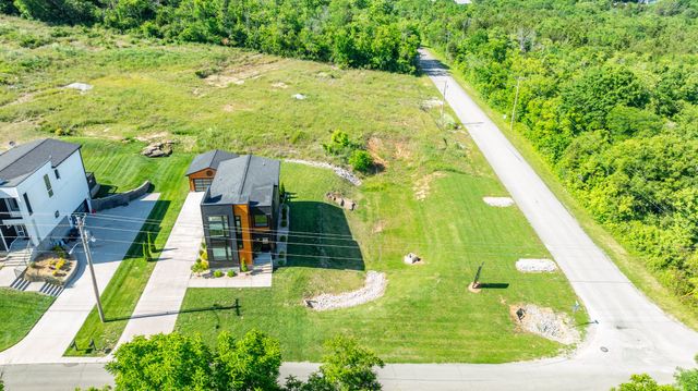 702 W 4th St, Columbia, TN 38401