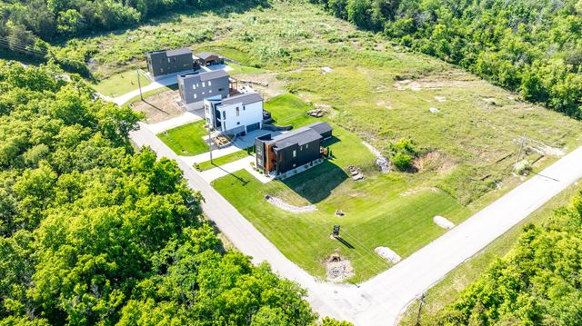 702 W 4th St, Columbia, TN 38401