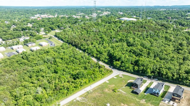 702 W 4th St, Columbia, TN 38401