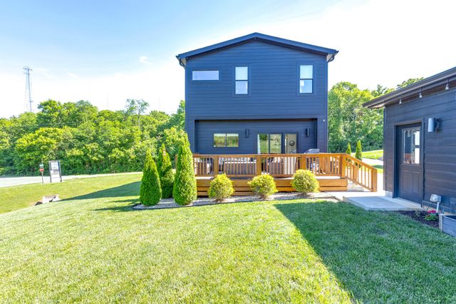 702 W 4th St, Columbia, TN 38401