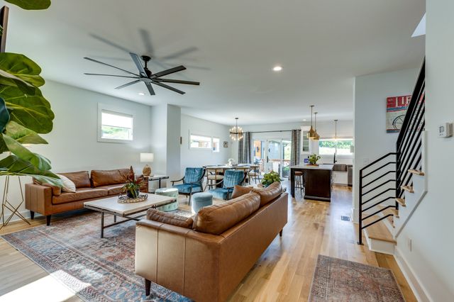 702 W 4th St, Columbia, TN 38401