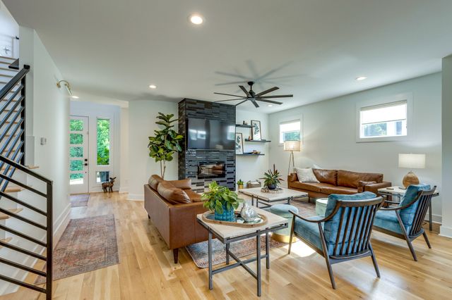 702 W 4th St, Columbia, TN 38401