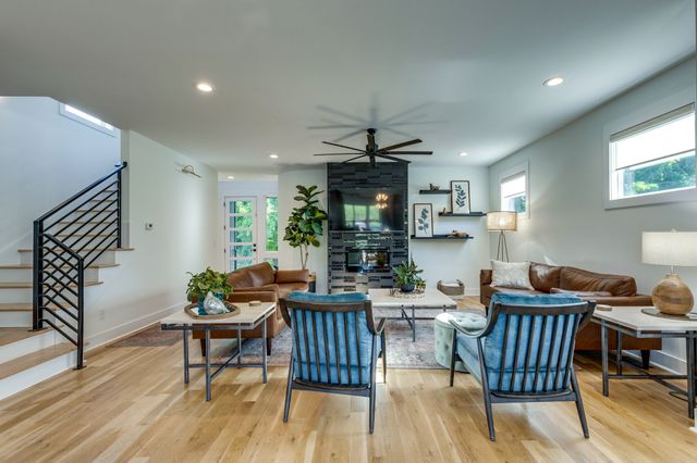 702 W 4th St, Columbia, TN 38401