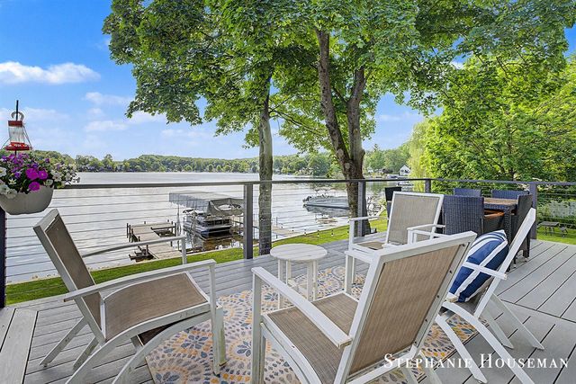 8558 Brower Lake Drive, Rockford, MI 49341